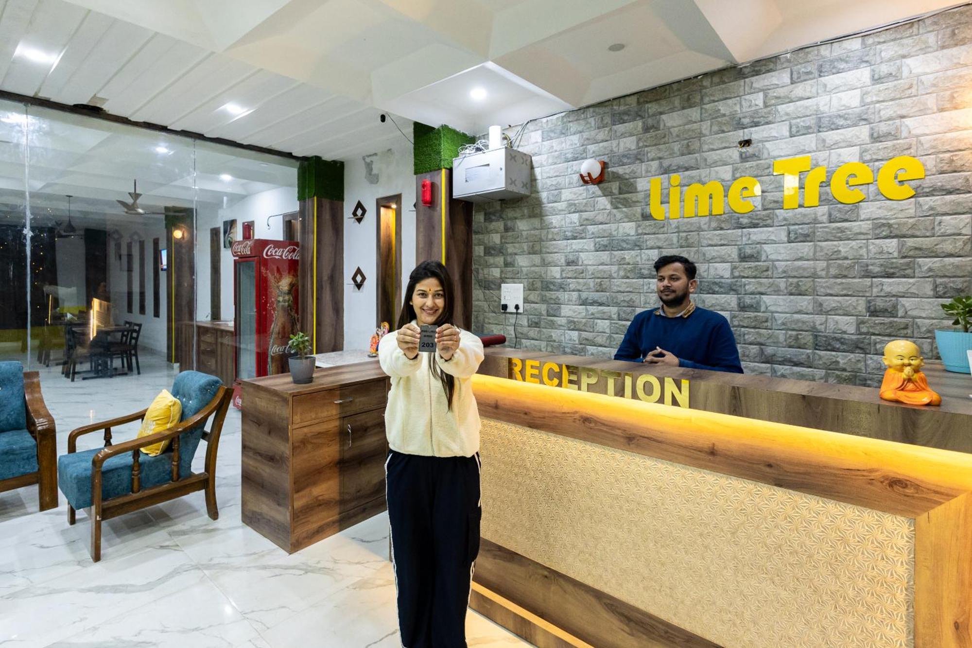 Lime Tree Hotel And Banquet Vrindāvan Esterno foto