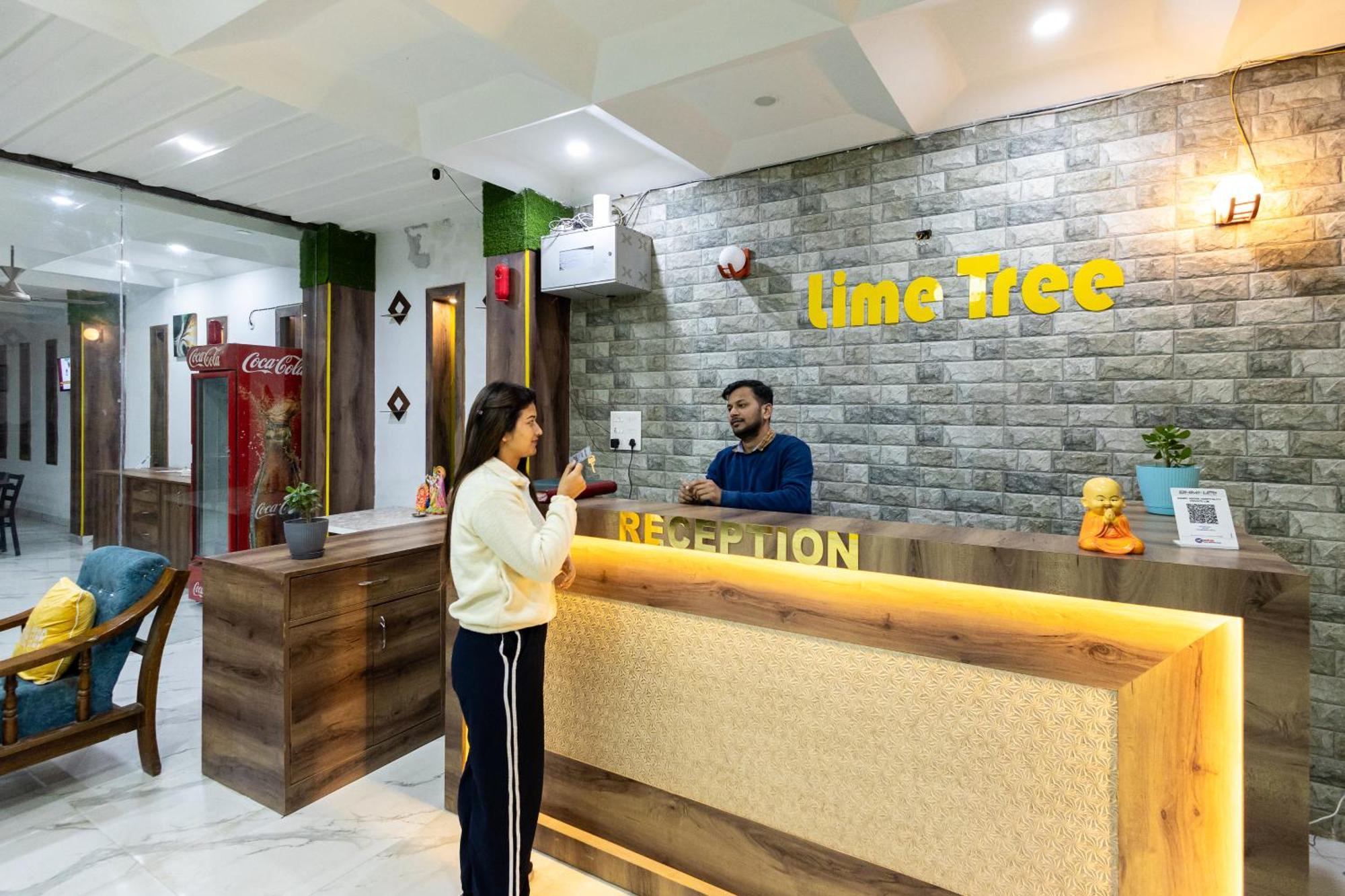 Lime Tree Hotel And Banquet Vrindāvan Esterno foto