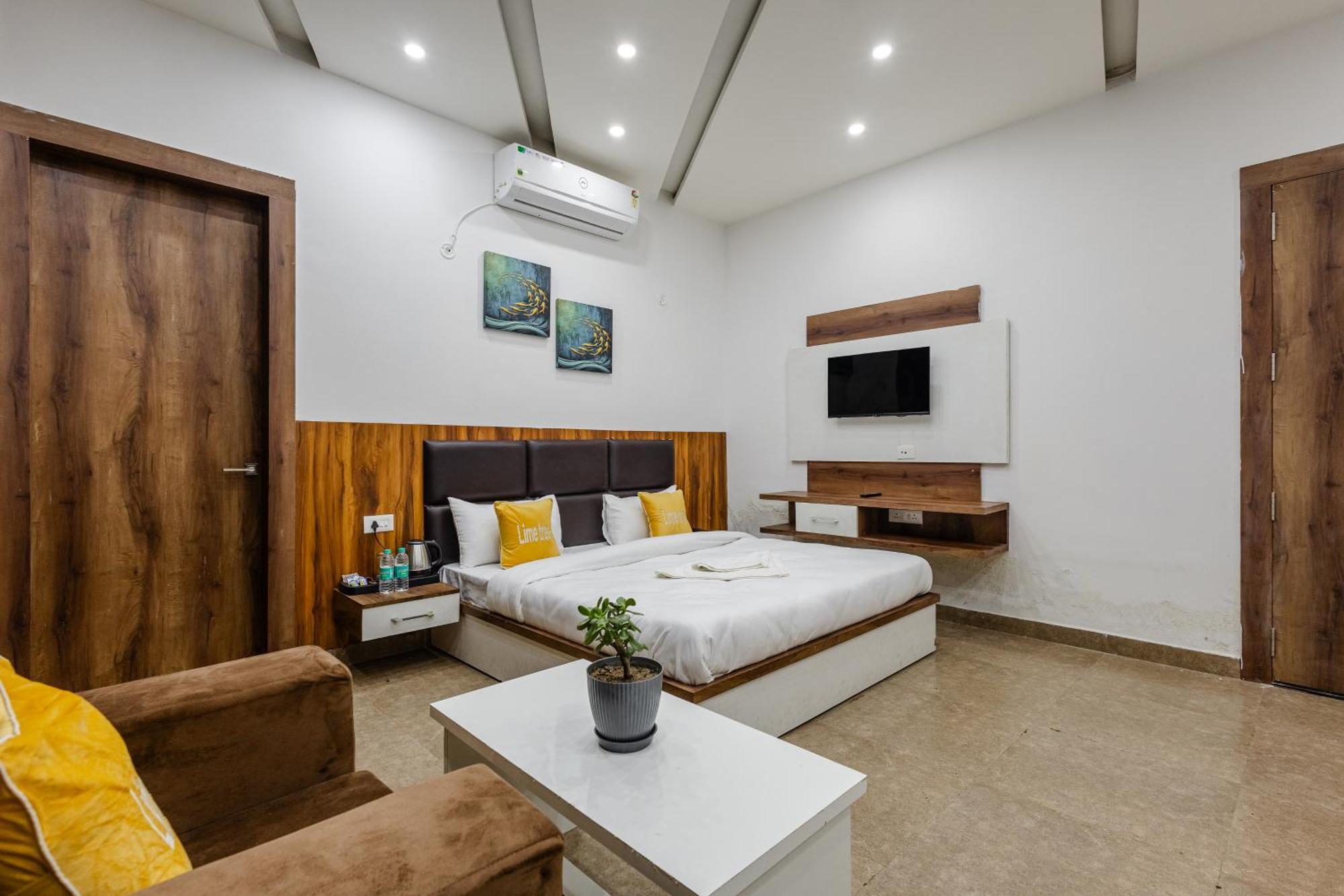 Lime Tree Hotel And Banquet Vrindāvan Esterno foto