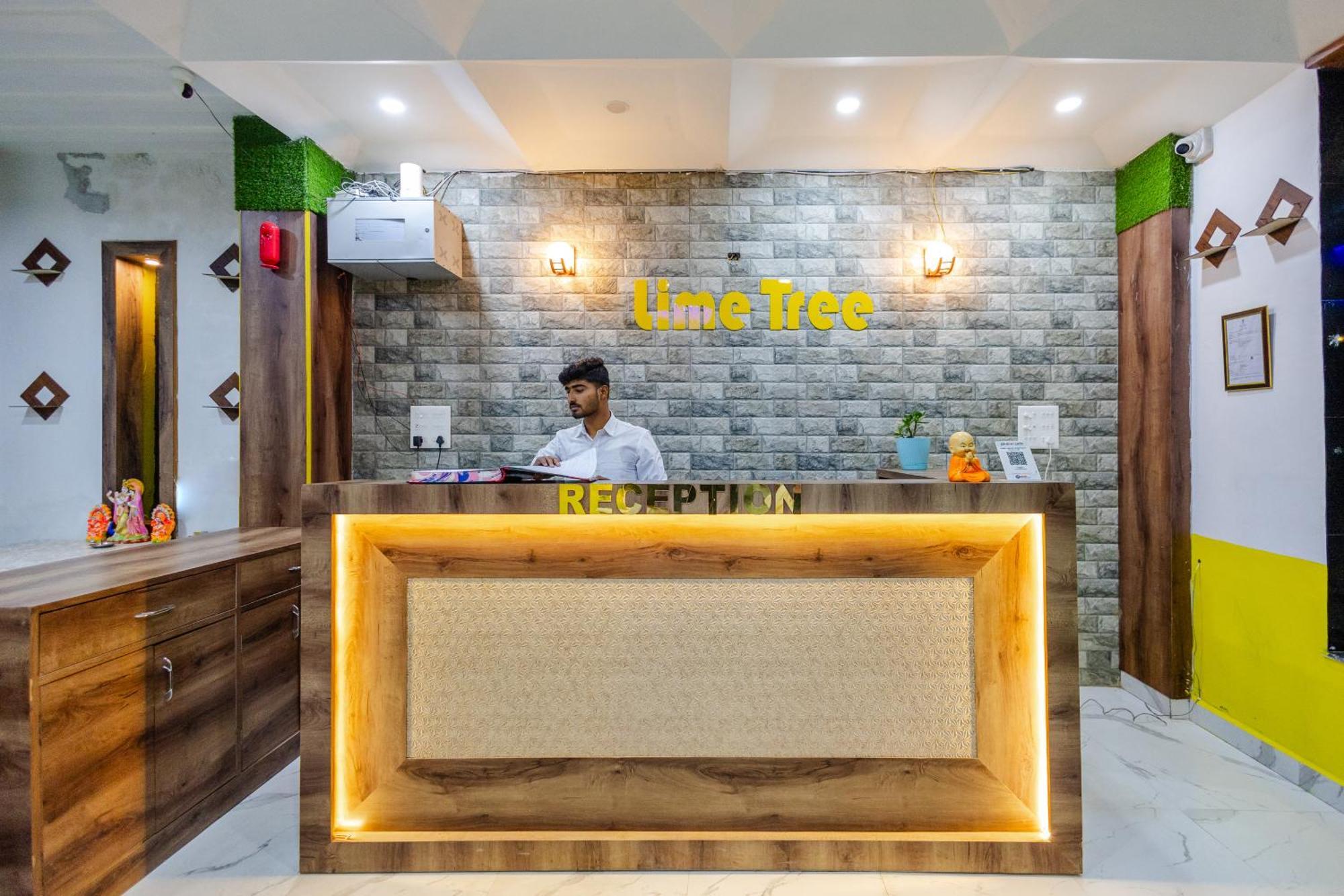 Lime Tree Hotel And Banquet Vrindāvan Esterno foto