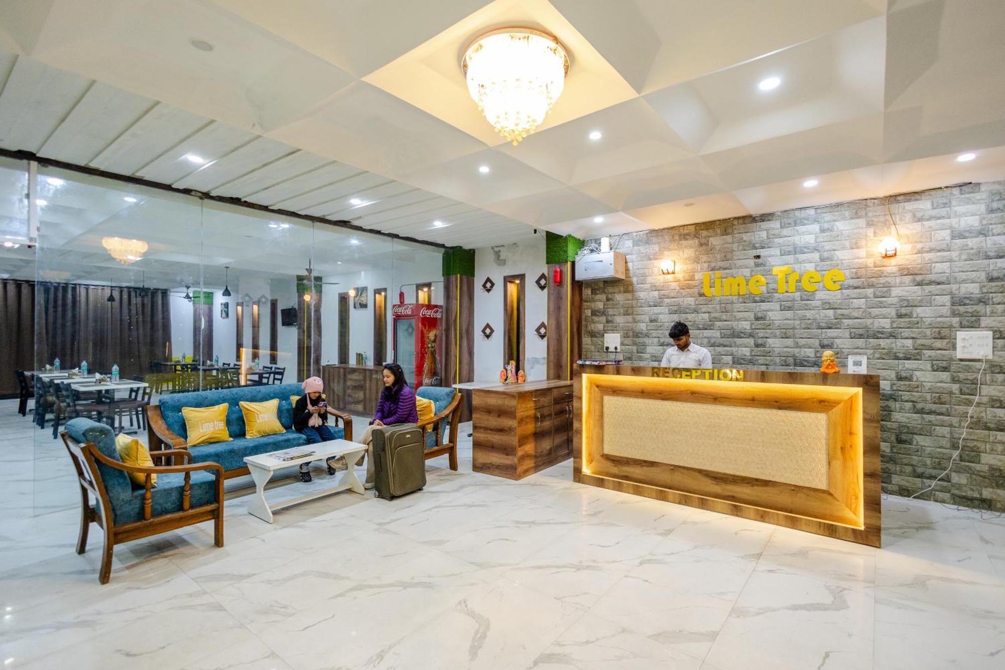 Lime Tree Hotel And Banquet Vrindāvan Esterno foto