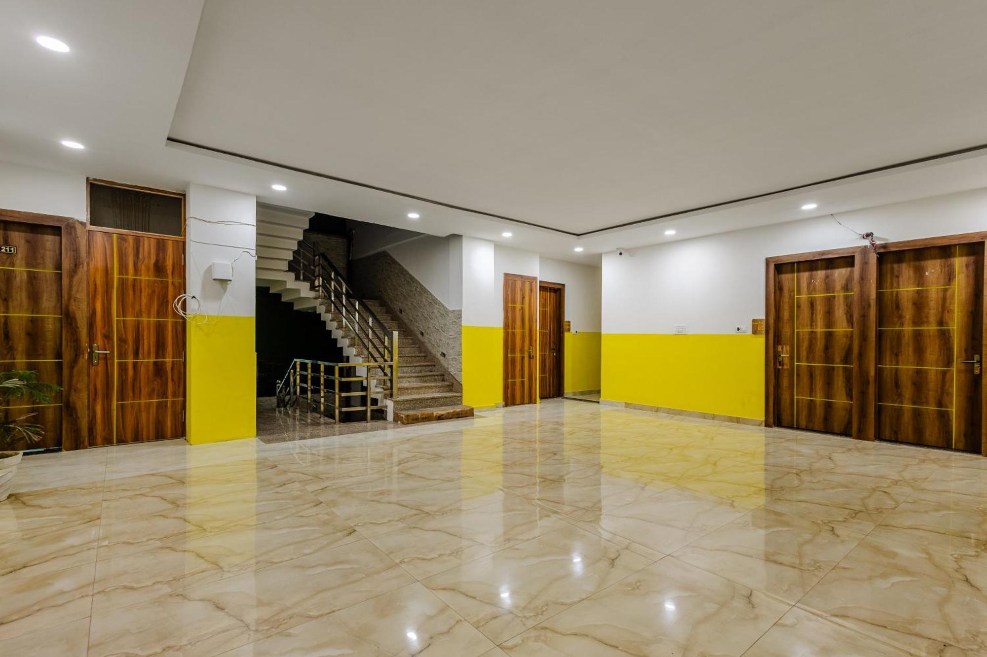 Lime Tree Hotel And Banquet Vrindāvan Esterno foto
