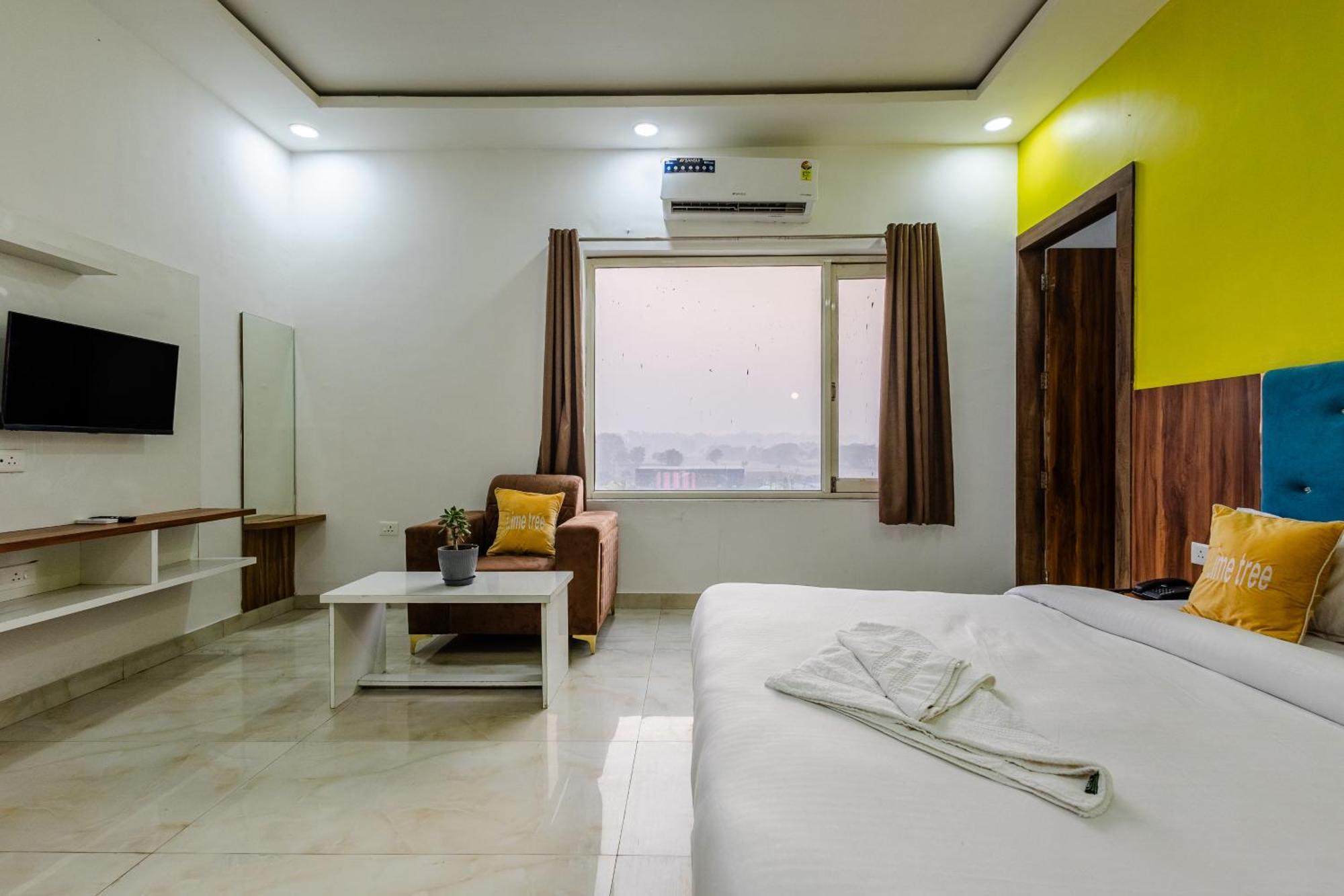 Lime Tree Hotel And Banquet Vrindāvan Esterno foto