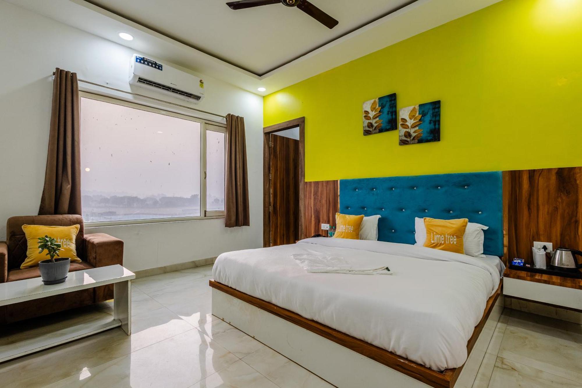 Lime Tree Hotel And Banquet Vrindāvan Esterno foto