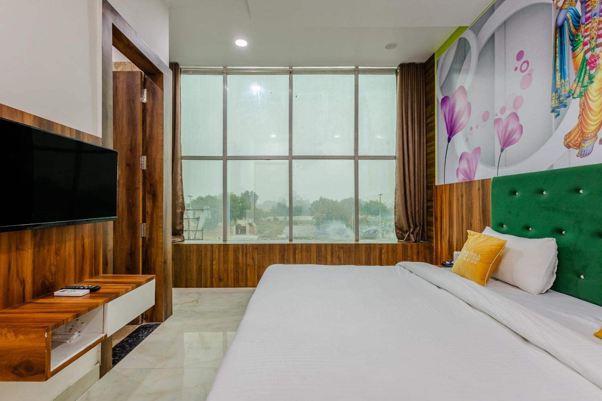 Lime Tree Hotel And Banquet Vrindāvan Esterno foto