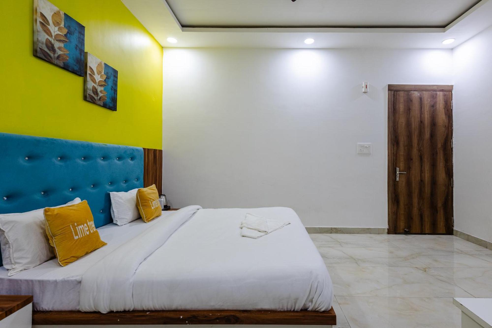 Lime Tree Hotel And Banquet Vrindāvan Esterno foto