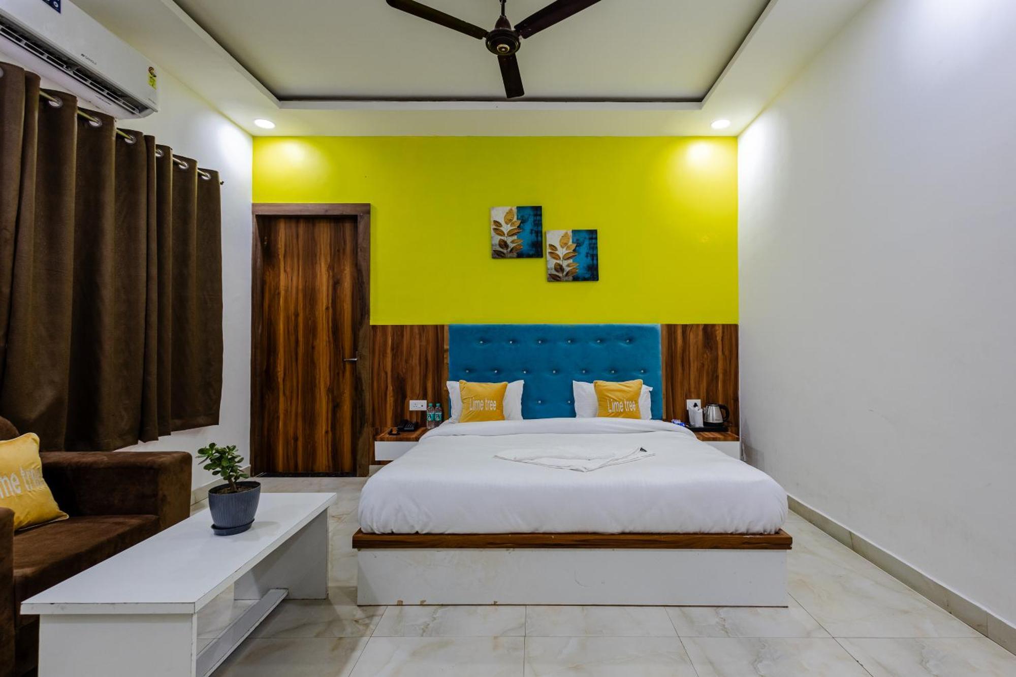 Lime Tree Hotel And Banquet Vrindāvan Esterno foto