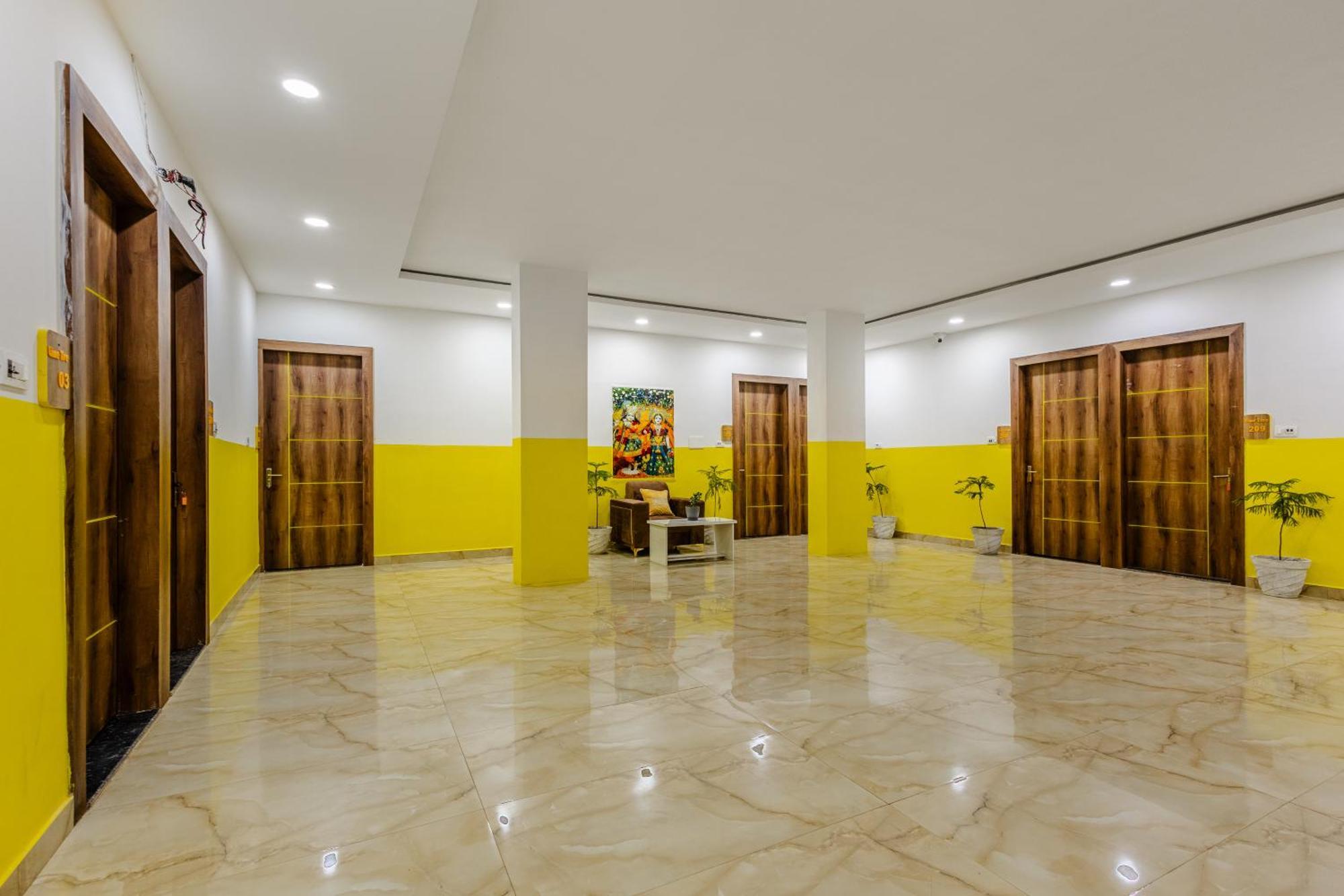 Lime Tree Hotel And Banquet Vrindāvan Esterno foto