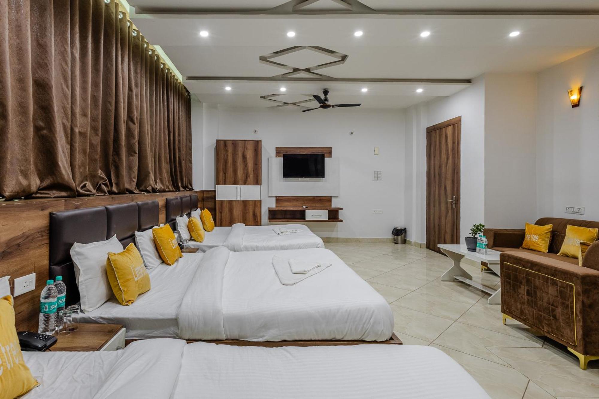 Lime Tree Hotel And Banquet Vrindāvan Esterno foto