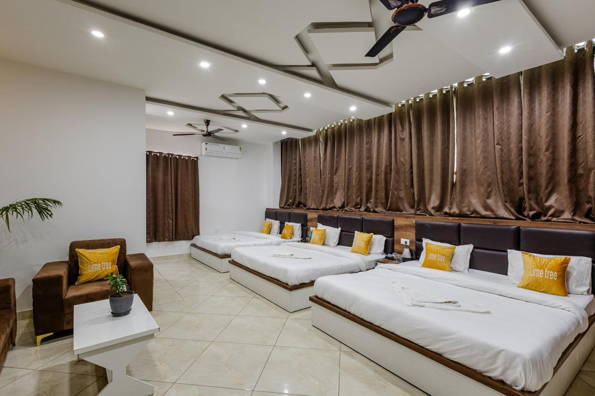 Lime Tree Hotel And Banquet Vrindāvan Esterno foto