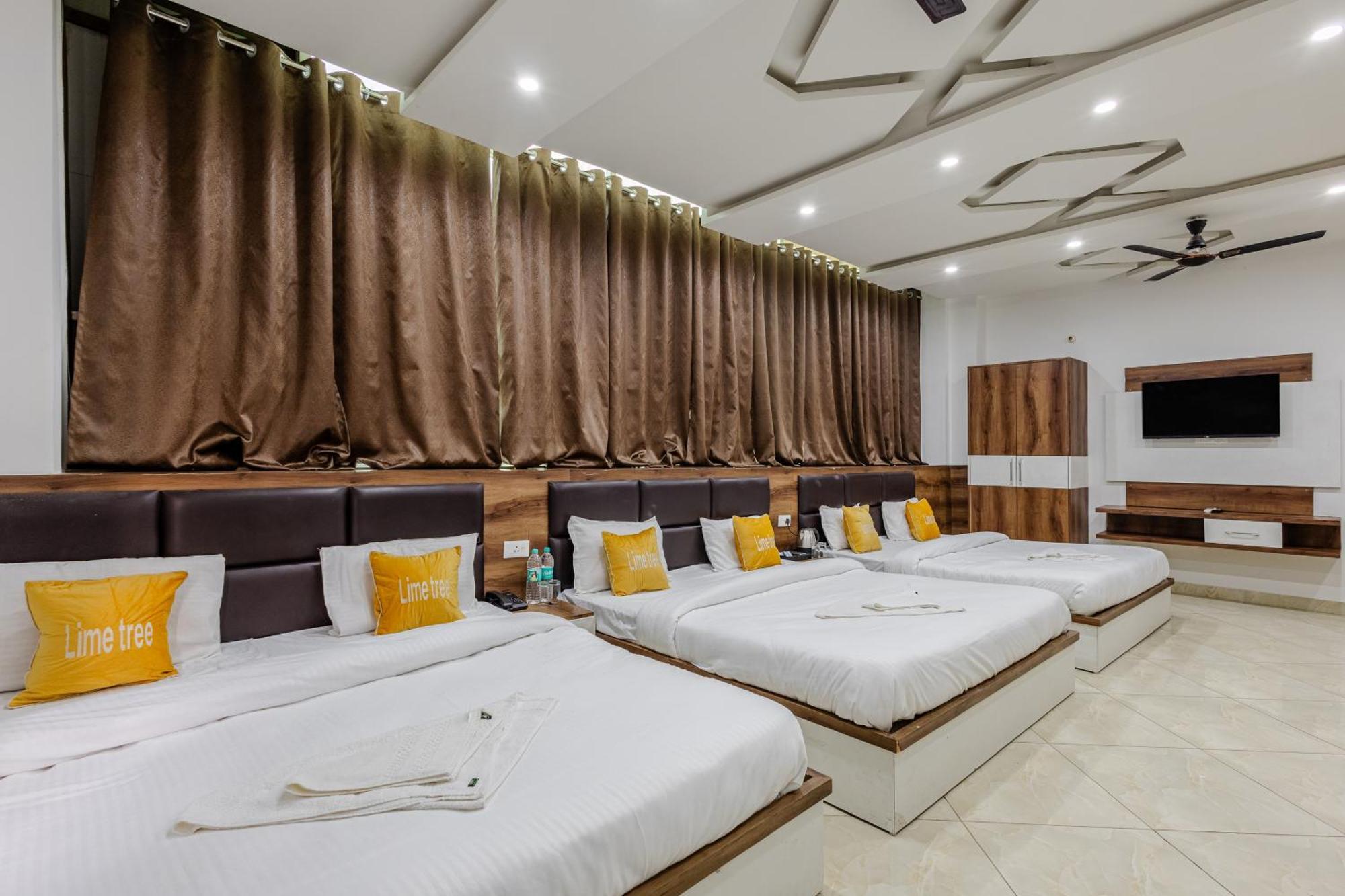 Lime Tree Hotel And Banquet Vrindāvan Esterno foto