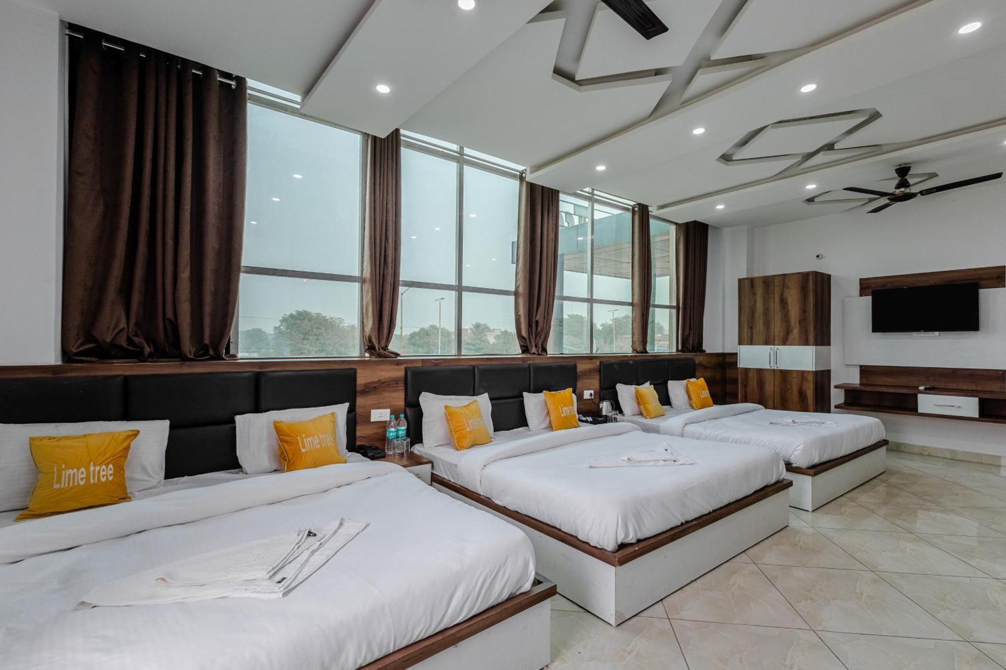 Lime Tree Hotel And Banquet Vrindāvan Esterno foto